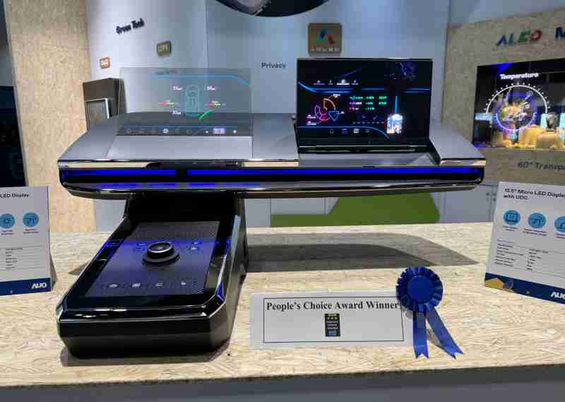 冰球突破车用Micro LED Display HMI解决方案获”最佳车用显示奖”，，以用户为中心开发，，针对前座驾驶与乘客设计兼具娱乐与安全的高画质屏幕，，包含车舱前座的Micro LED透明屏幕及全球首款内建镜头的智慧Micro LED显示器