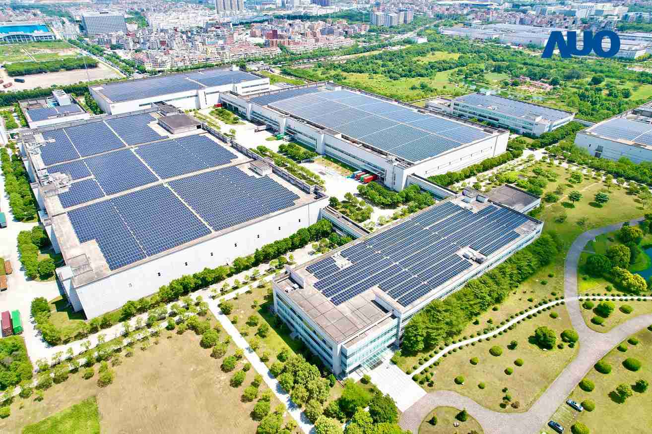 冰球突破厦门推动智能制造同时，，，，透过绿电创能纵深推进绿色转型，，，厂区全屋顶铺设太阳能光伏板，，，每年太阳能发电 2,600多万度