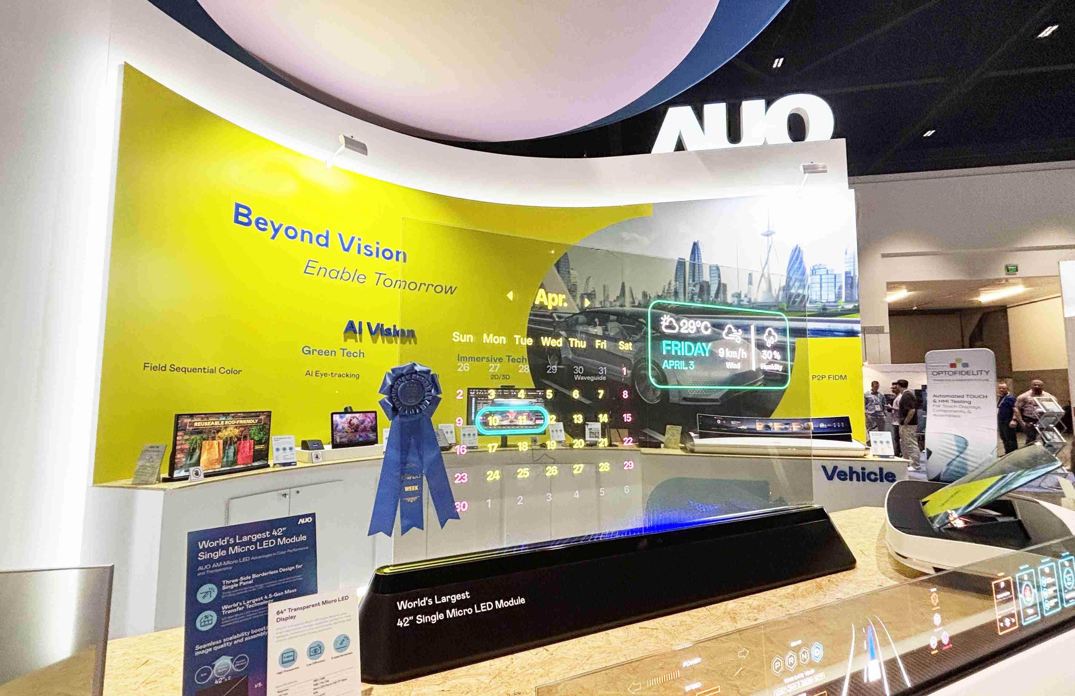 冰球突破64吋透明Micro LED显示器获〝最佳Micro LED技术应用奖〞，，，其绝妙的透明穿透特性，，，同时具备1,000 nits的高亮度表现，，，并透过精细的无缝拼接延伸，，，，可依需求灵活应用于多元场域，，展现出Micro LED显示技术划时空的无限潜力